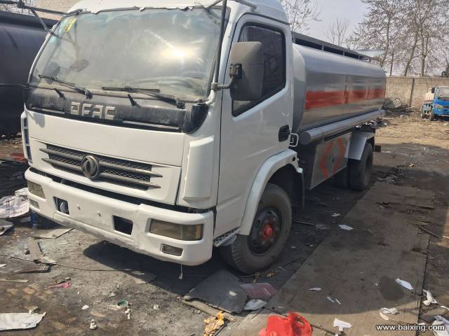 出售各种洒水车 加油车 扫地车 吸污车